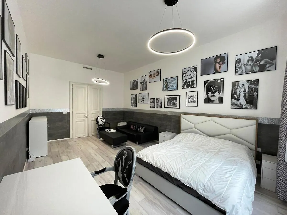 Vintage & Modern - Best Of Both Worlds In The Heart Of Prag